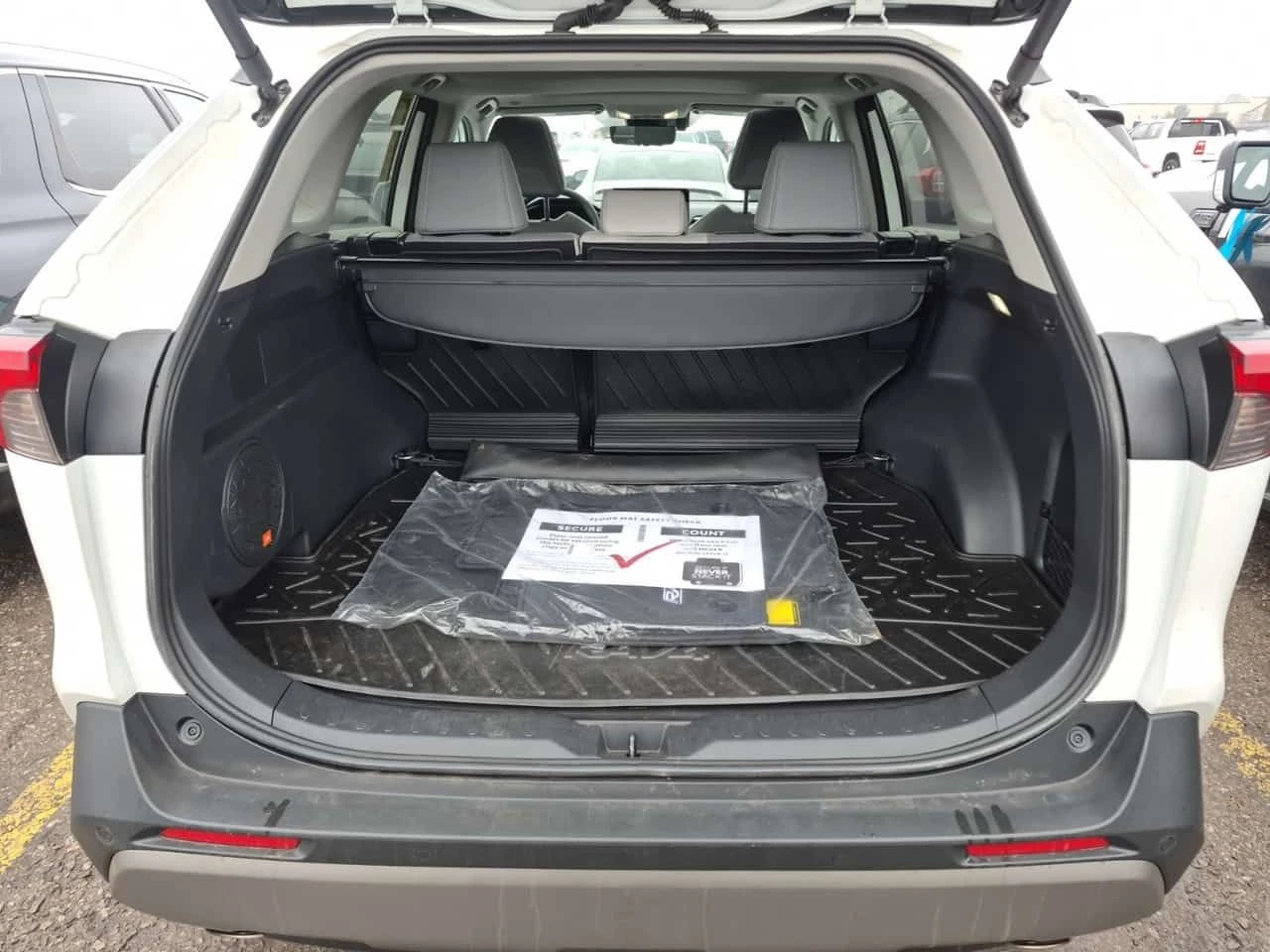 Toyota Rav4  Limited / 360 / PANO / NAVI / DIS / ПОДГРЕВИ , снимка 4 - Автомобили и джипове - 53742917