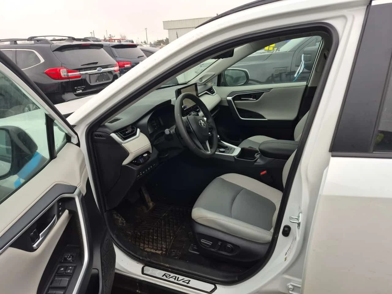 Toyota Rav4  Limited / 360 / PANO / NAVI / DIS / ПОДГРЕВИ , снимка 5 - Автомобили и джипове - 53742917