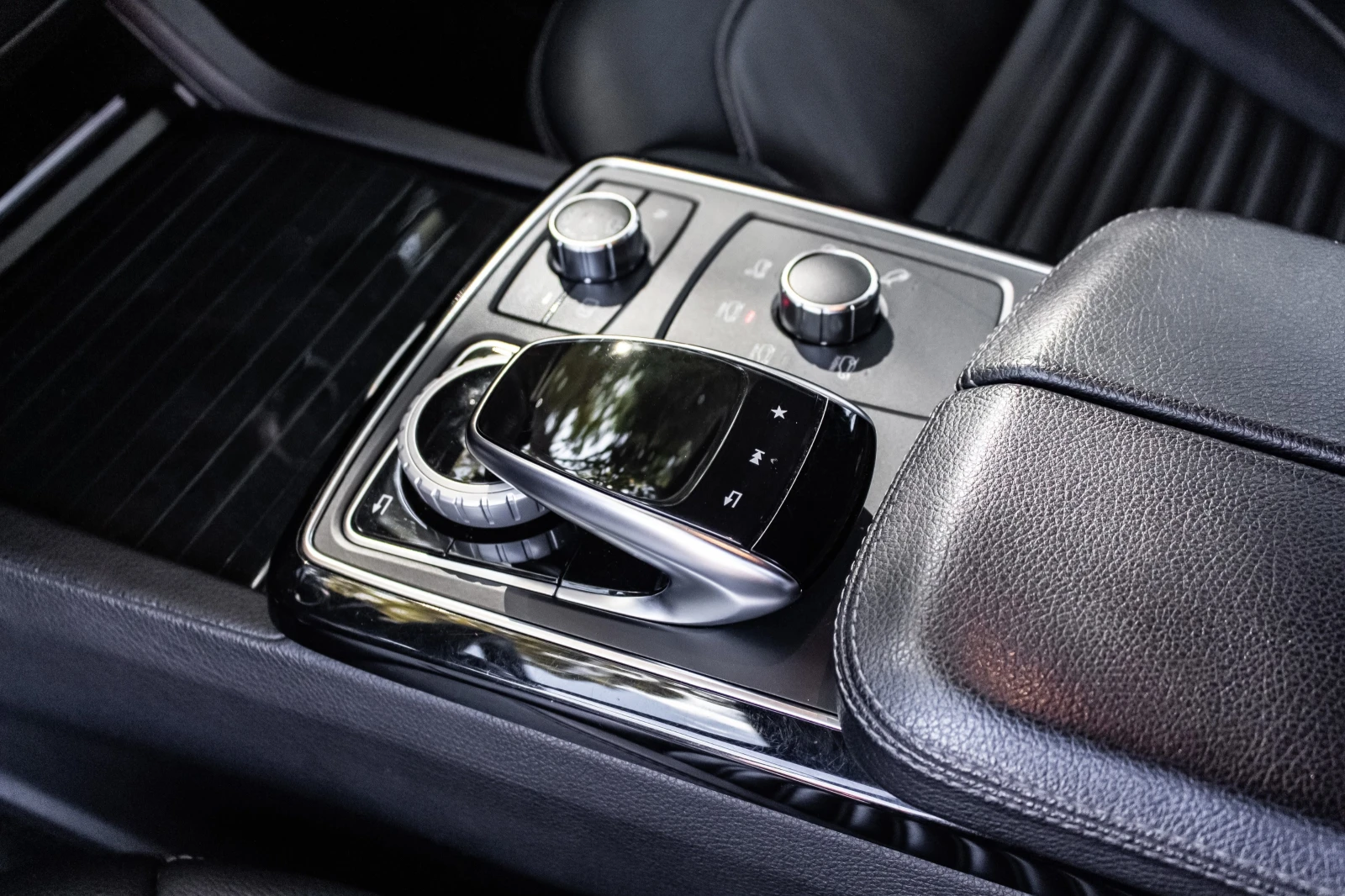 Mercedes-Benz GLS 500 AMG, снимка 16 - Автомобили и джипове - 54021509