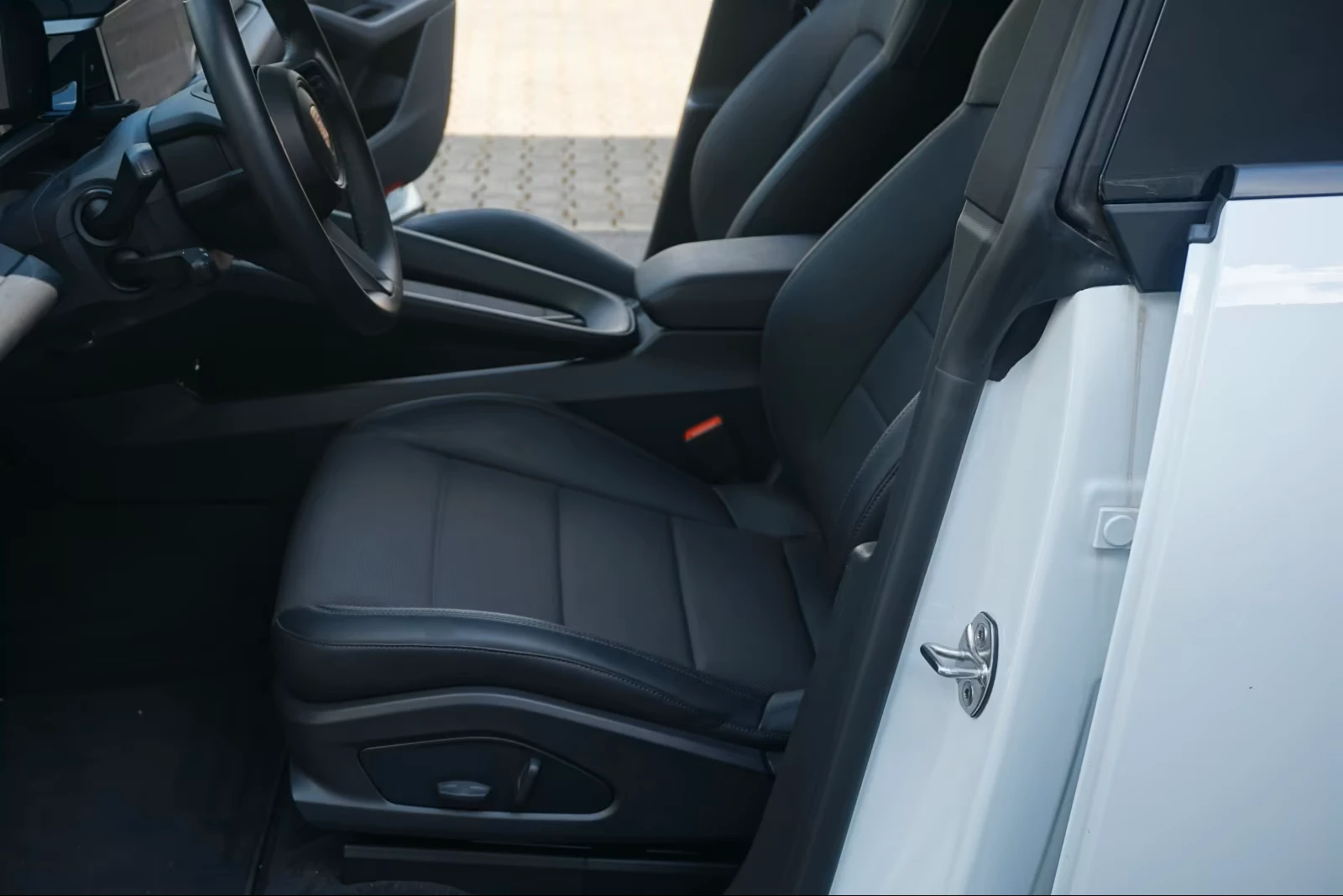 Porsche Macan ELECTRIC* PASM* PANO* MEMORY* CAM* CARPLAY* , снимка 7 - Автомобили и джипове - 54262119