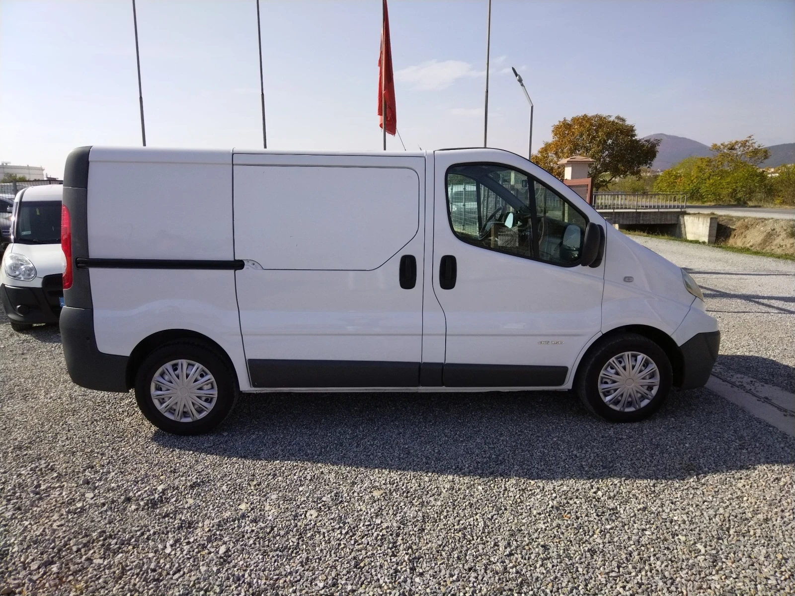 Renault Trafic 2500-150кс-6 скорости. Климатик - изображение 6