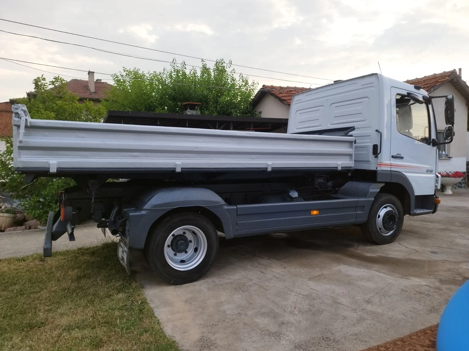 Mercedes-Benz Atego 818 Тристранен Самосвал  - изображение 4