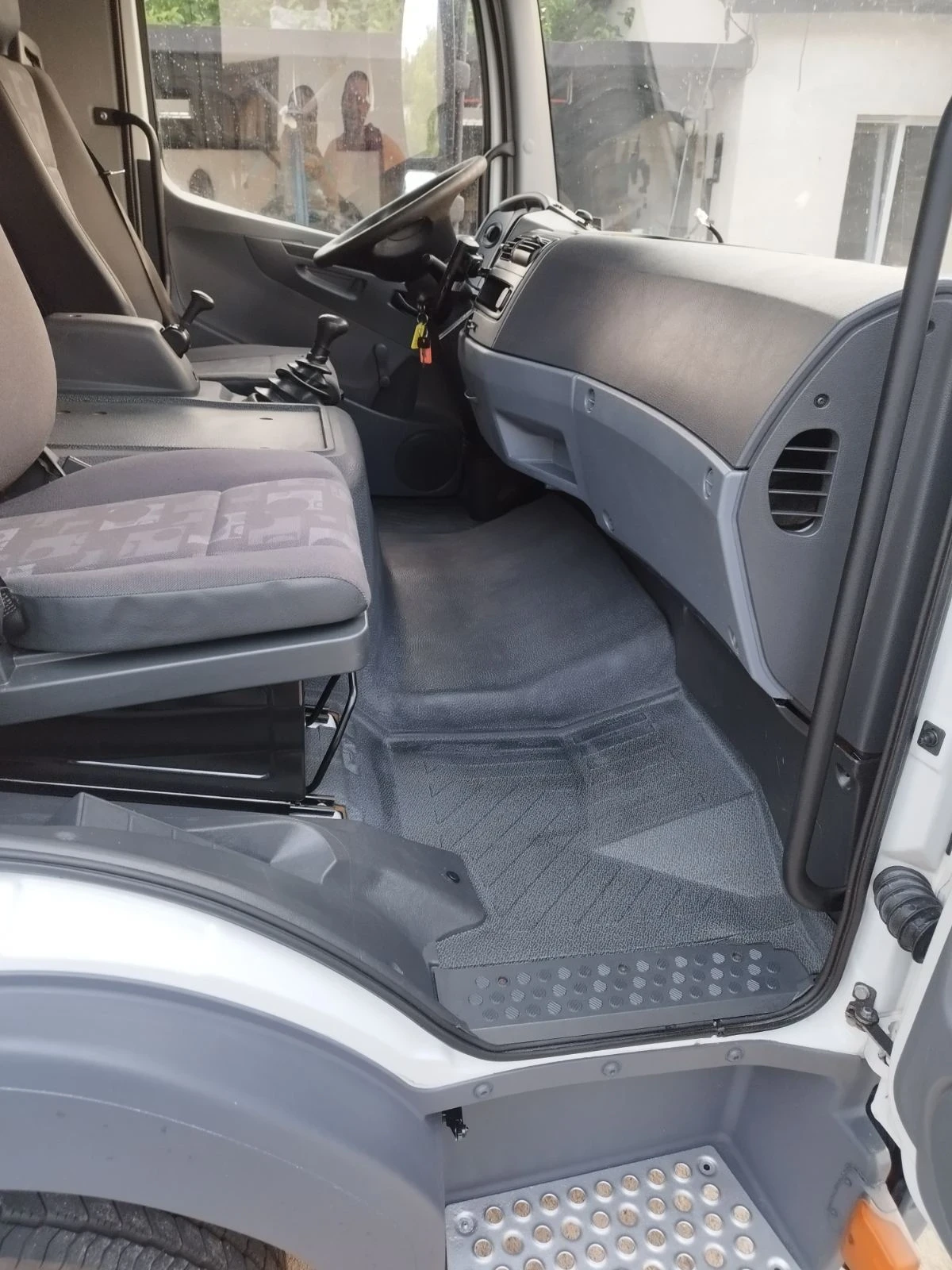 Mercedes-Benz Atego 818 Тристранен Самосвал  - изображение 8