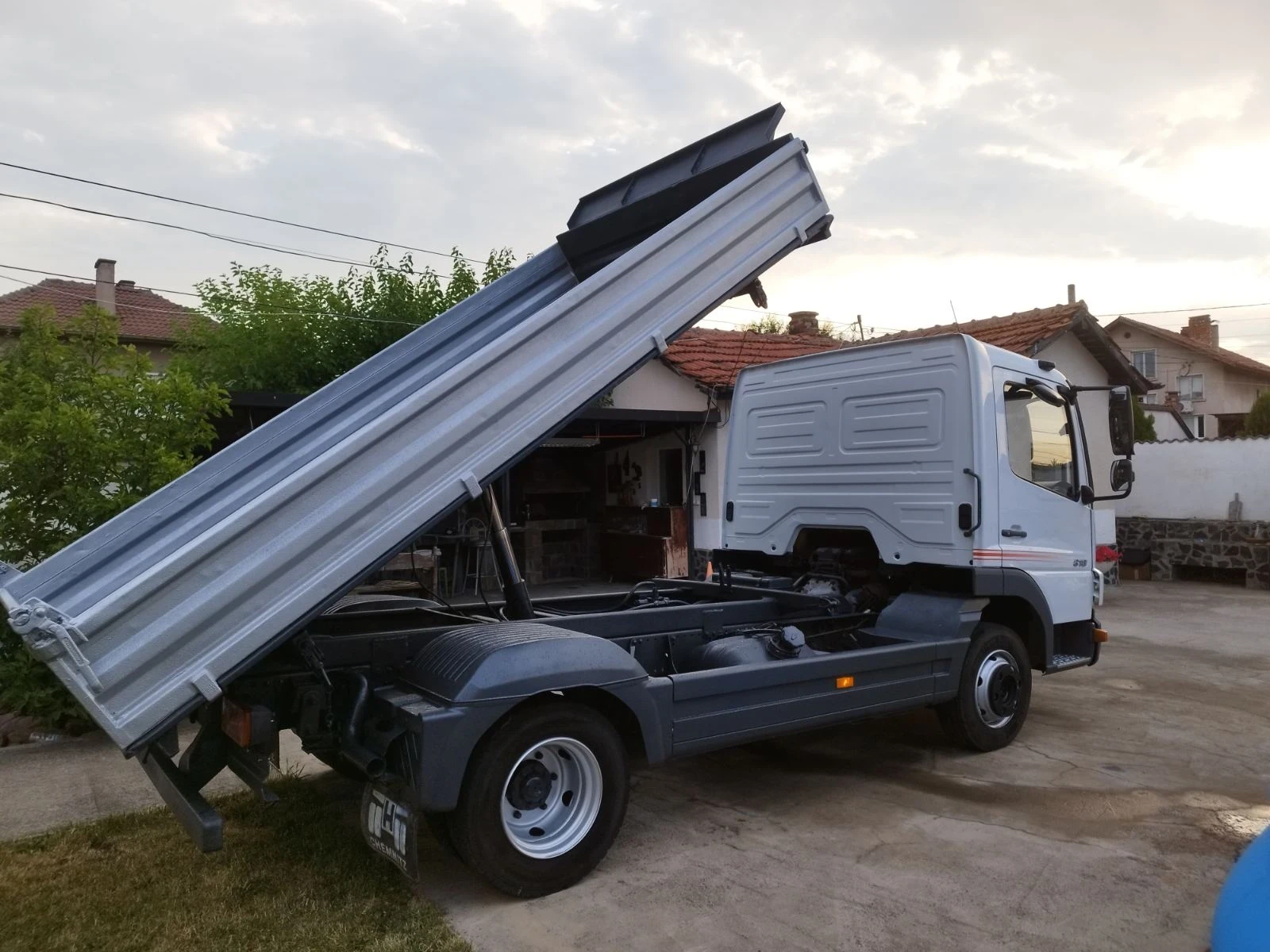 Mercedes-Benz Atego 818 Тристранен Самосвал  - изображение 10