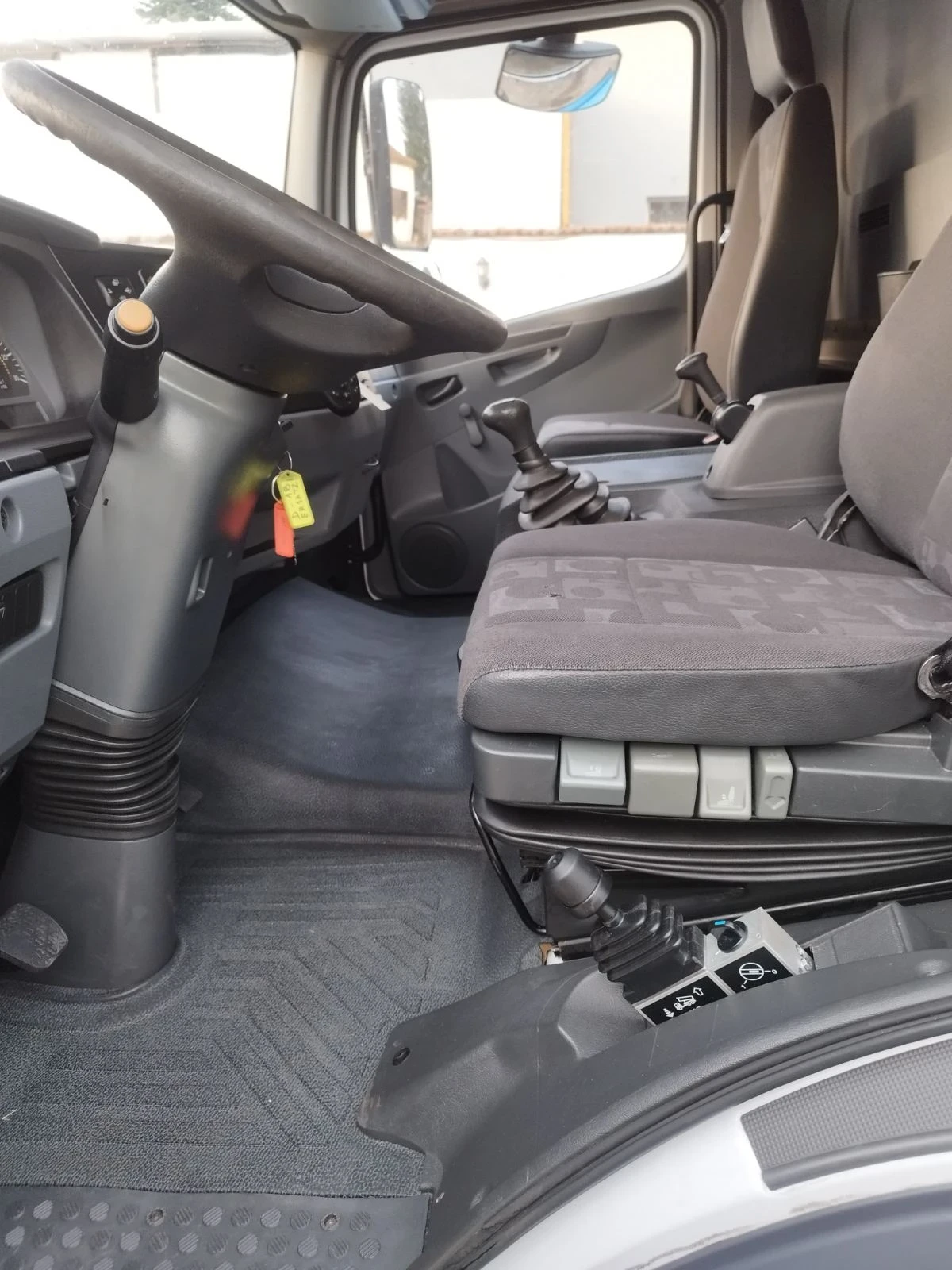Mercedes-Benz Atego 818 Тристранен Самосвал  - изображение 7