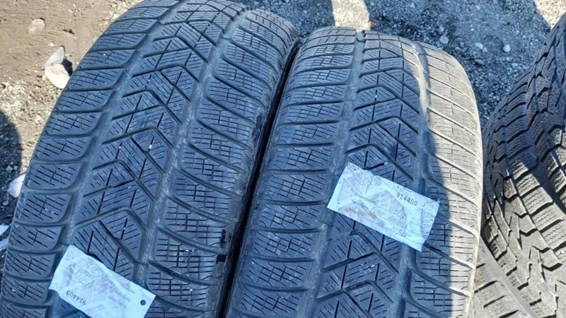 Гуми Зимни 235/65R17, снимка 2 - Гуми и джанти - 27520854