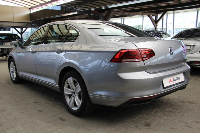 VW Passat 2.0TDI/Подгрев/F1/DSG/Камера/Distronic, снимка 6 - Автомобили и джипове - 46079973