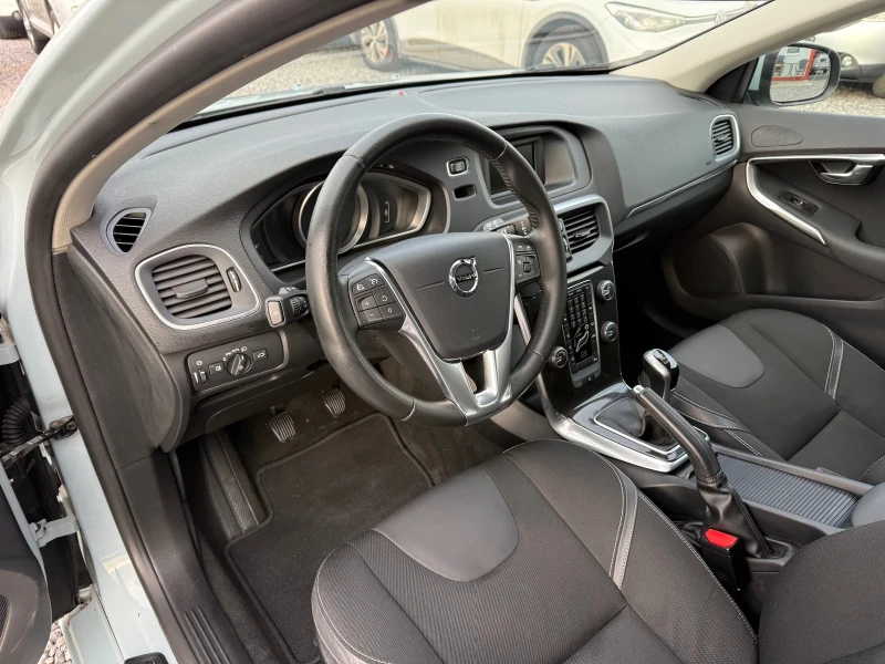 Volvo V40 Facelift 2016г. 2.0D(120hp)Full Led/Navi/Bluetooth, снимка 9 - Автомобили и джипове - 53528439