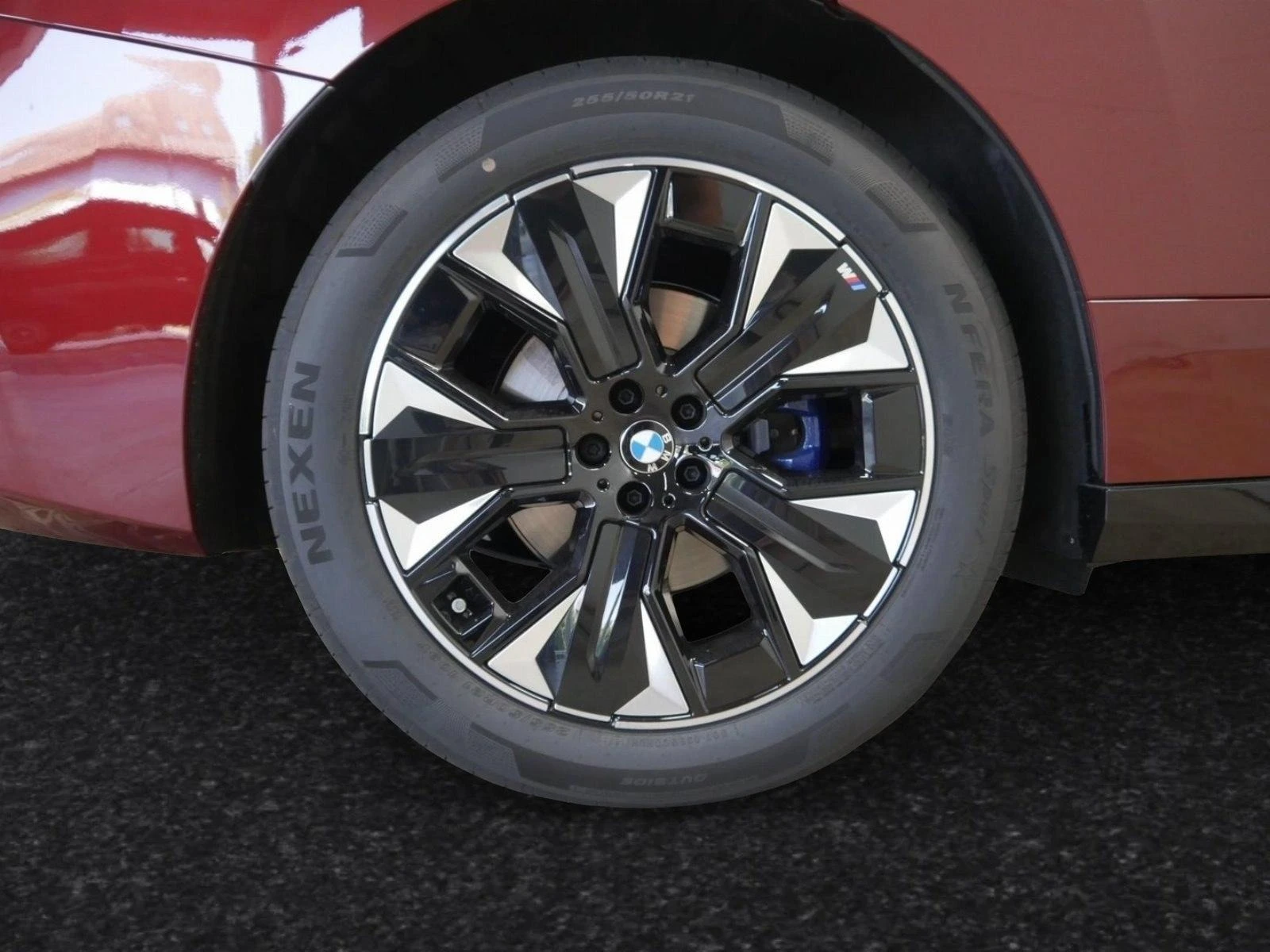 BMW iX xDrive60/FACELIFT/M-SPORT/SKY LOUNGE/H&K/360/LED/ - изображение 3