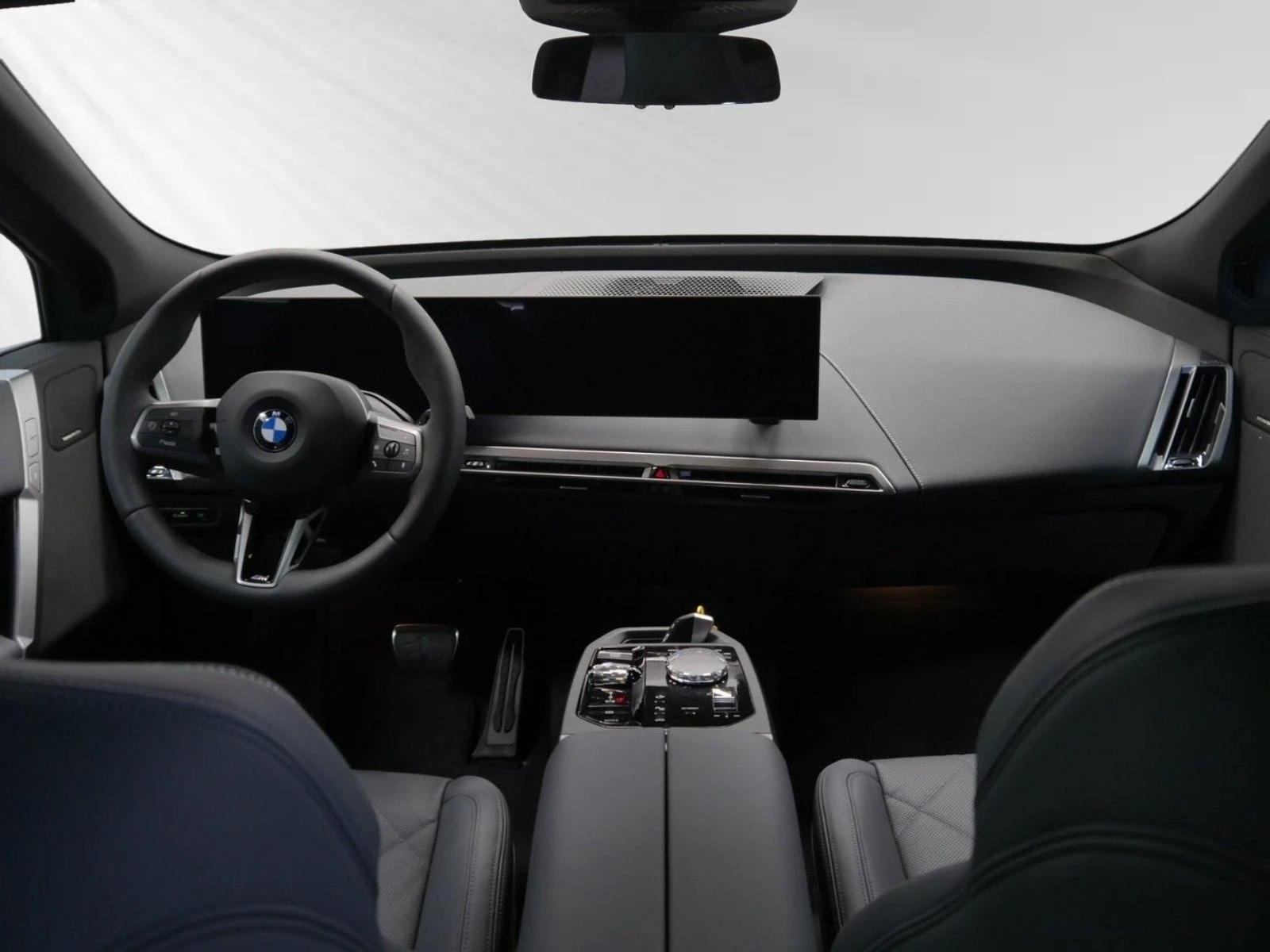 BMW iX xDrive60/FACELIFT/M-SPORT/SKY LOUNGE/H&K/360/LED/ - изображение 5