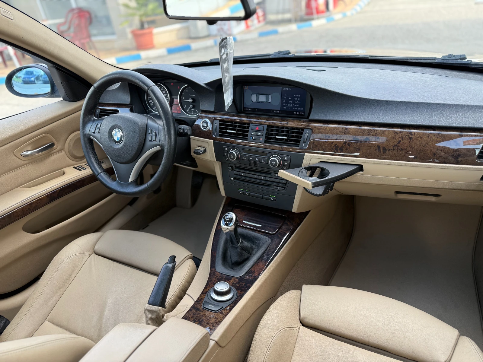 BMW 330 Recaro/Hi-Fi/Подгрев, снимка 15 - Автомобили и джипове - 54781639
