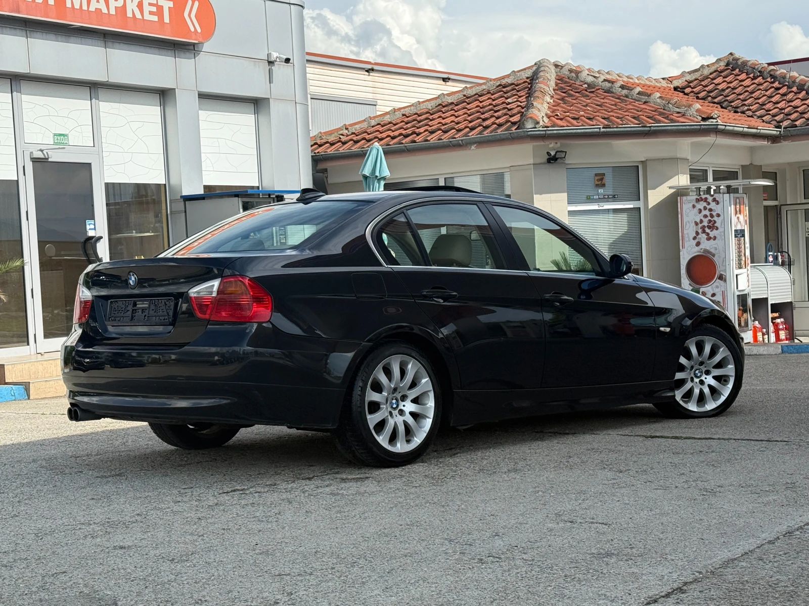 BMW 330 Recaro/Hi-Fi/Подгрев, снимка 3 - Автомобили и джипове - 54781639