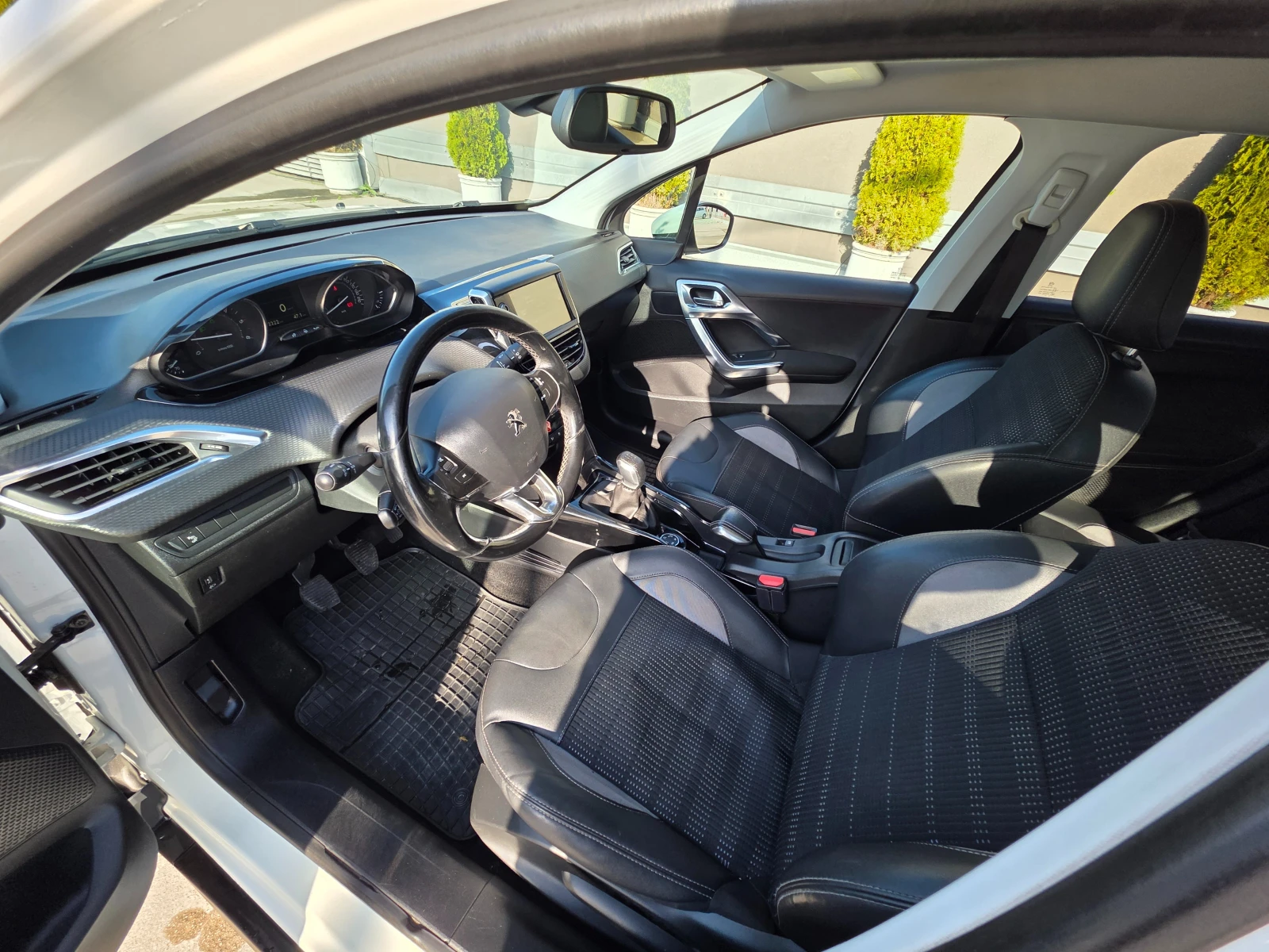 Peugeot 2008 1.6 BlueHD-100hp-Facelift, снимка 11 - Автомобили и джипове - 54890982