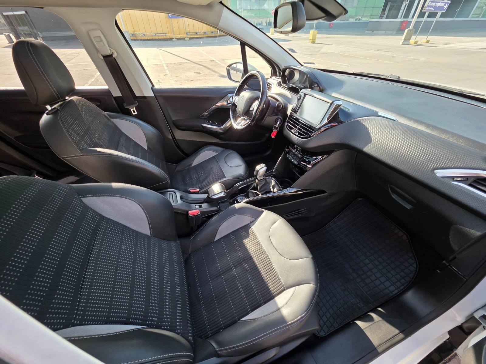 Peugeot 2008 1.6 BlueHD-100hp-Facelift, снимка 15 - Автомобили и джипове - 54890982