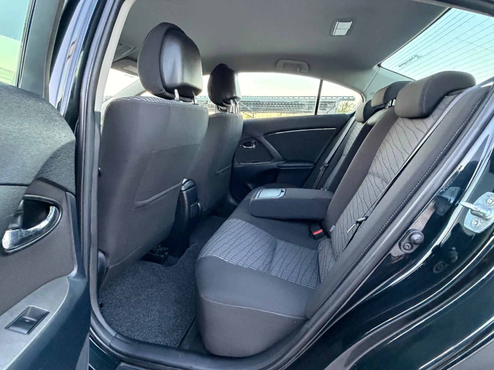 Toyota Avensis 2.0D4D ИТАЛИЯ, снимка 7 - Автомобили и джипове - 55003053