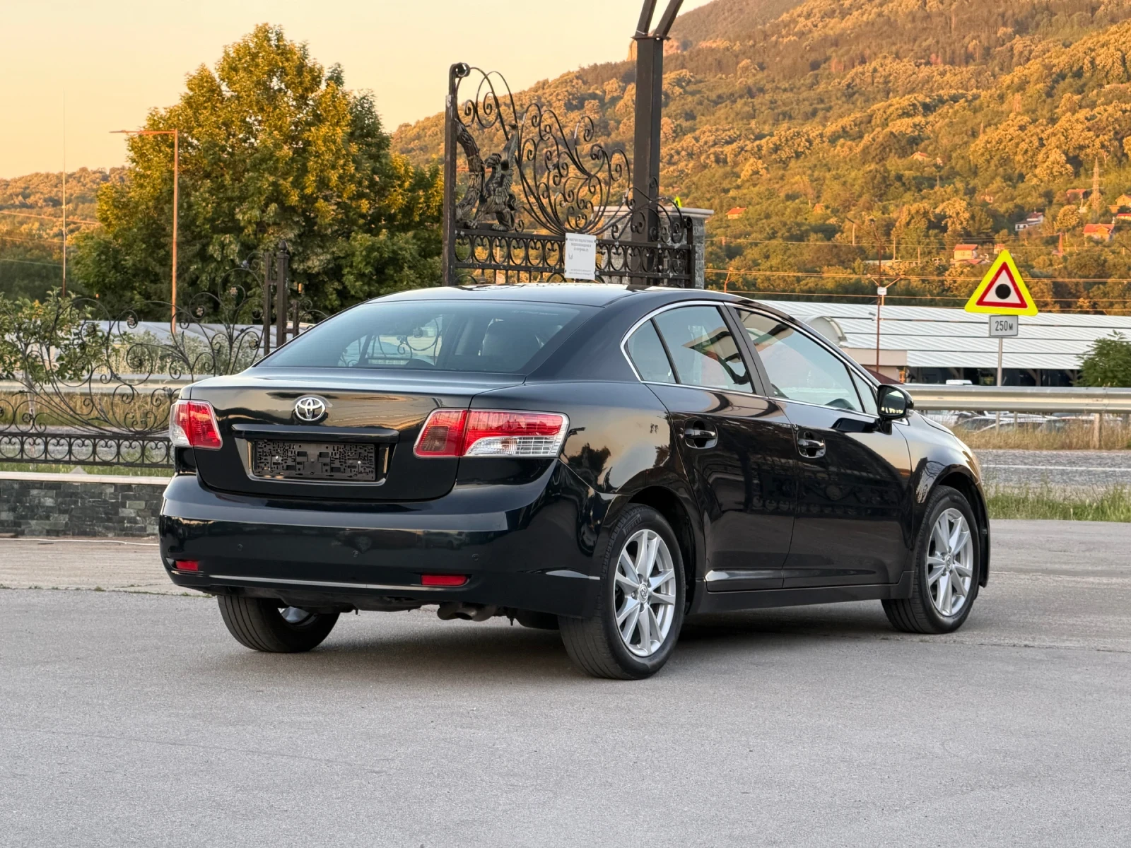 Toyota Avensis 2.0D4D ИТАЛИЯ, снимка 14 - Автомобили и джипове - 55003053