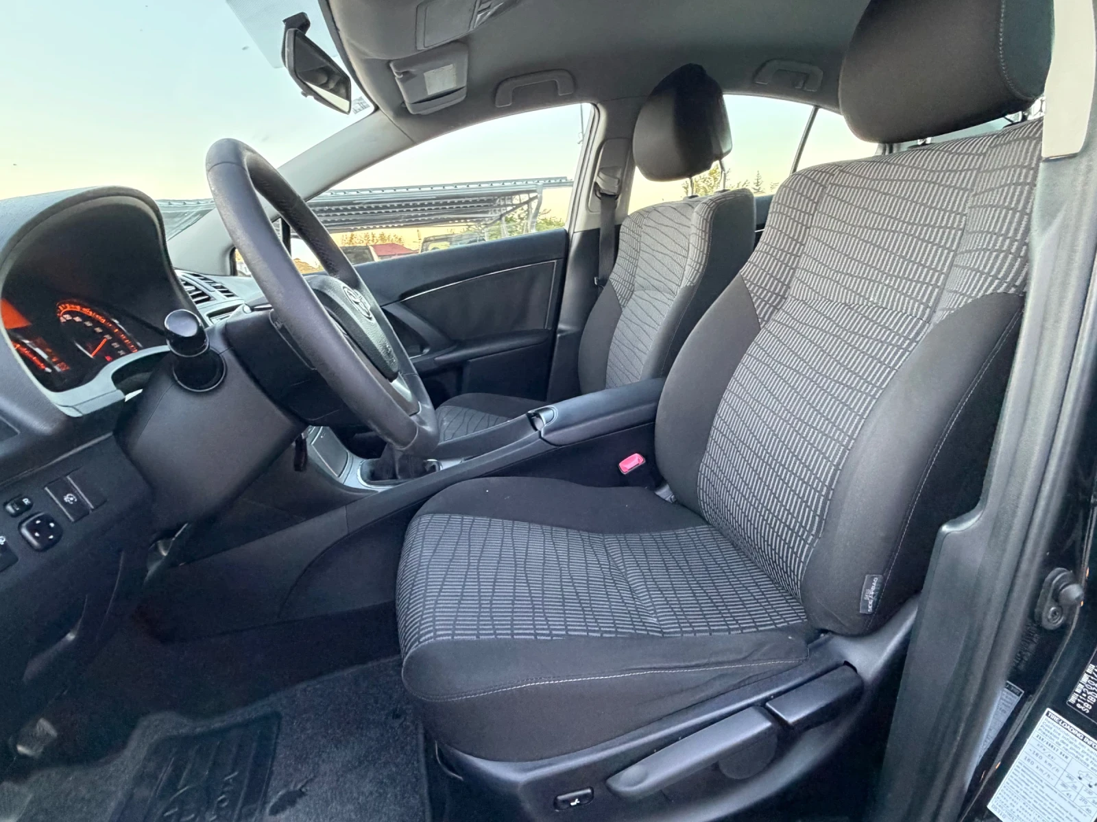 Toyota Avensis 2.0D4D ИТАЛИЯ, снимка 6 - Автомобили и джипове - 55003053
