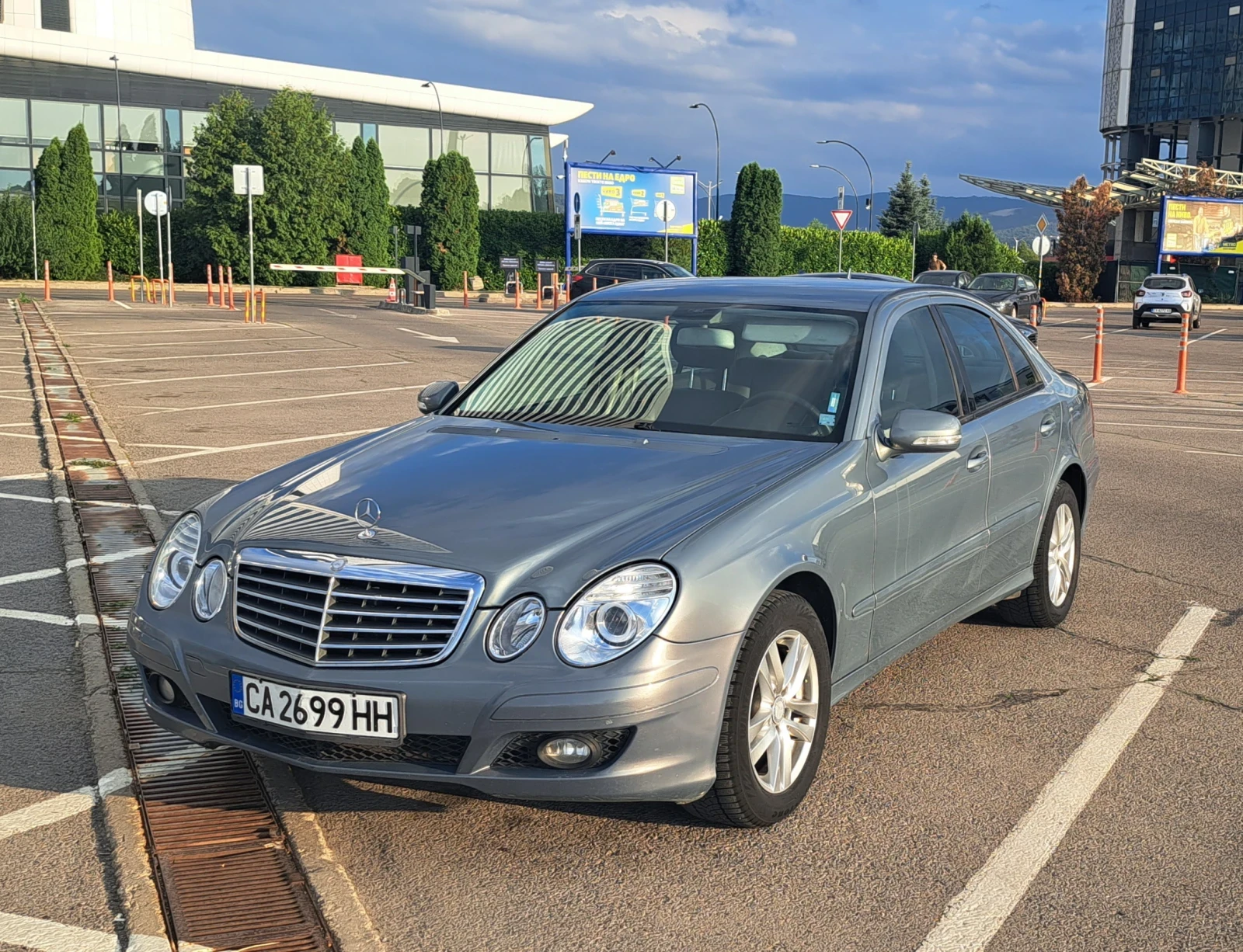 Mercedes-Benz E 200, снимка 2 - Автомобили и джипове - 55532629