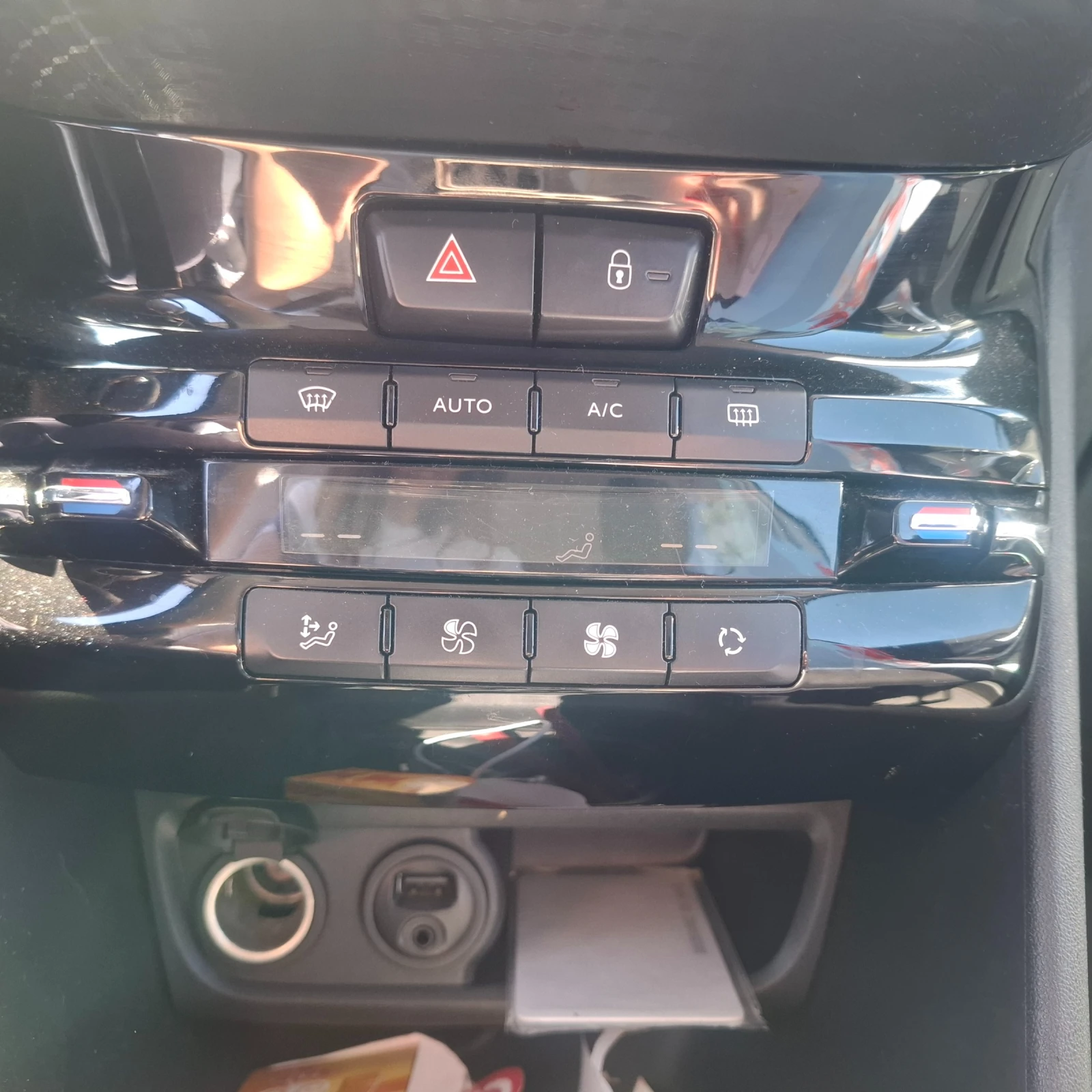 Peugeot 2008 ALLURE, снимка 14 - Автомобили и джипове - 55811385