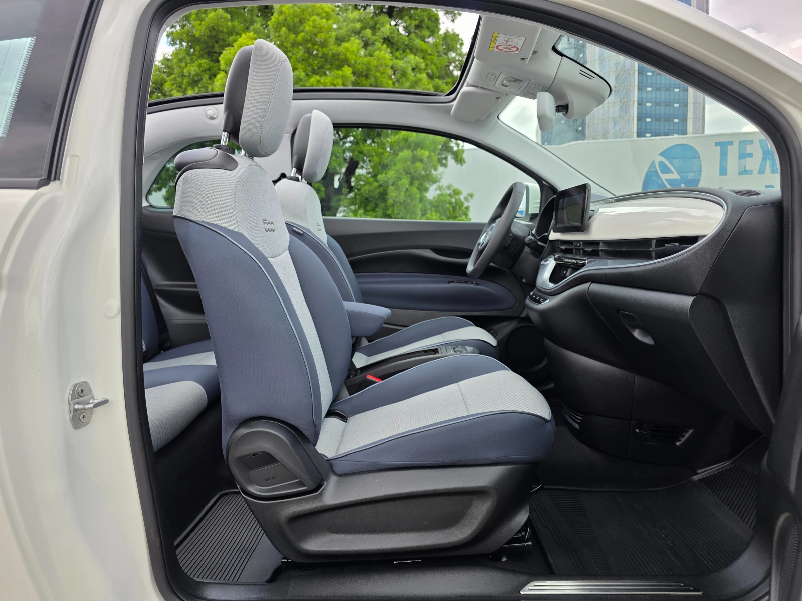 Fiat 500e Icon Cabrio 42 kWh, снимка 17 - Автомобили и джипове - 55840534