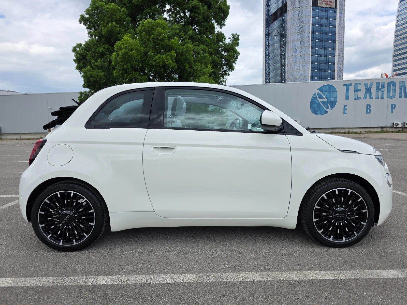 Fiat 500e Icon Cabrio 42 kWh, снимка 2 - Автомобили и джипове - 55840534