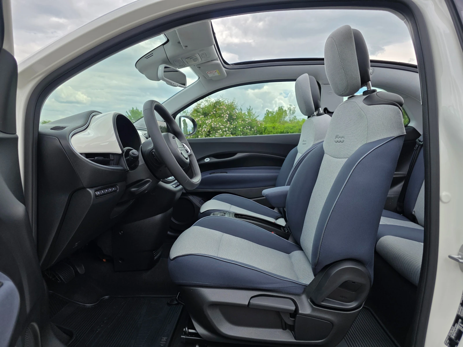 Fiat 500e Icon Cabrio 42 kWh, снимка 10 - Автомобили и джипове - 55840534