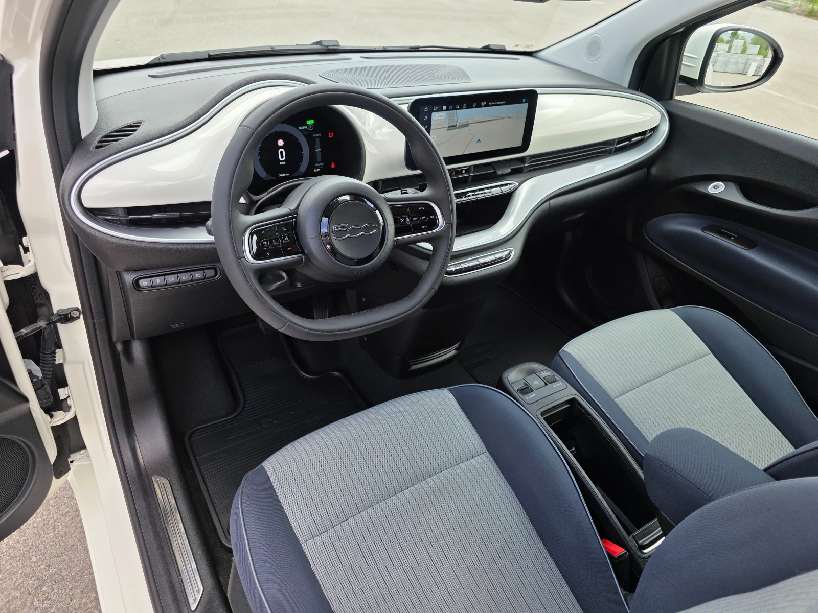 Fiat 500e Icon Cabrio 42 kWh, снимка 11 - Автомобили и джипове - 55840534