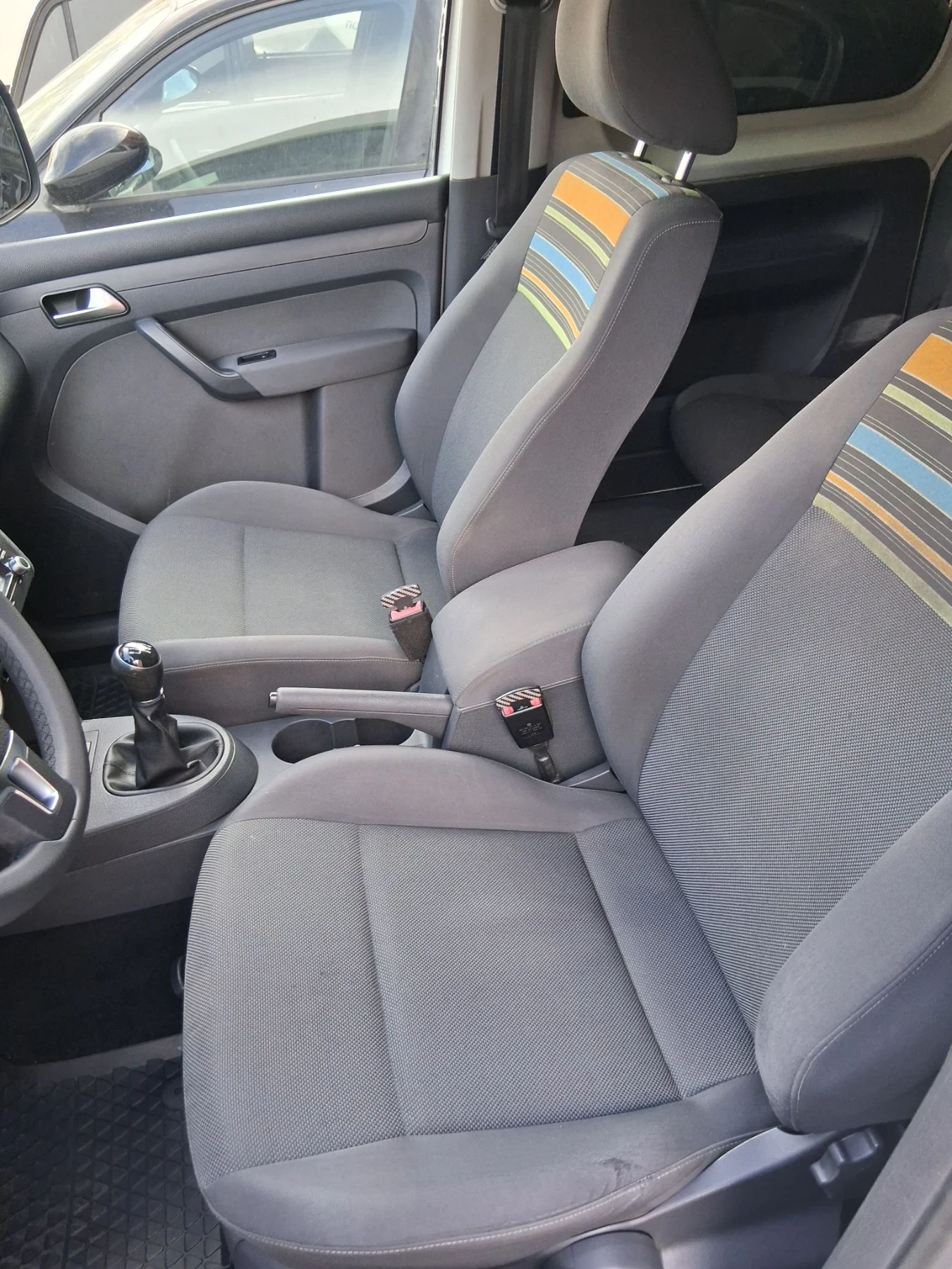 VW Caddy 2.0 TDI 140 кс. 5 места , снимка 10 - Автомобили и джипове - 55944633