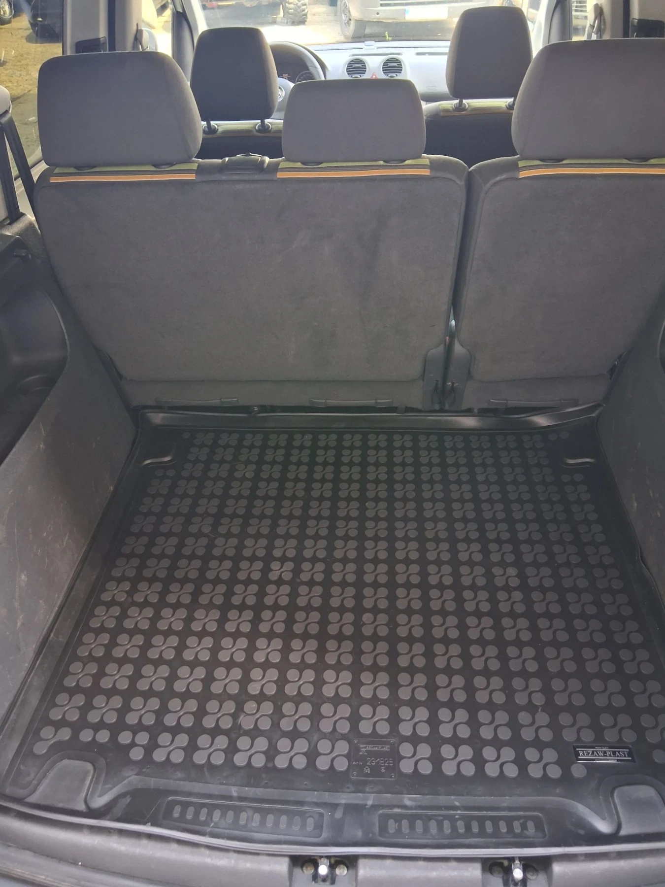 VW Caddy 2.0 TDI 140 кс. 5 места , снимка 8 - Автомобили и джипове - 55944633