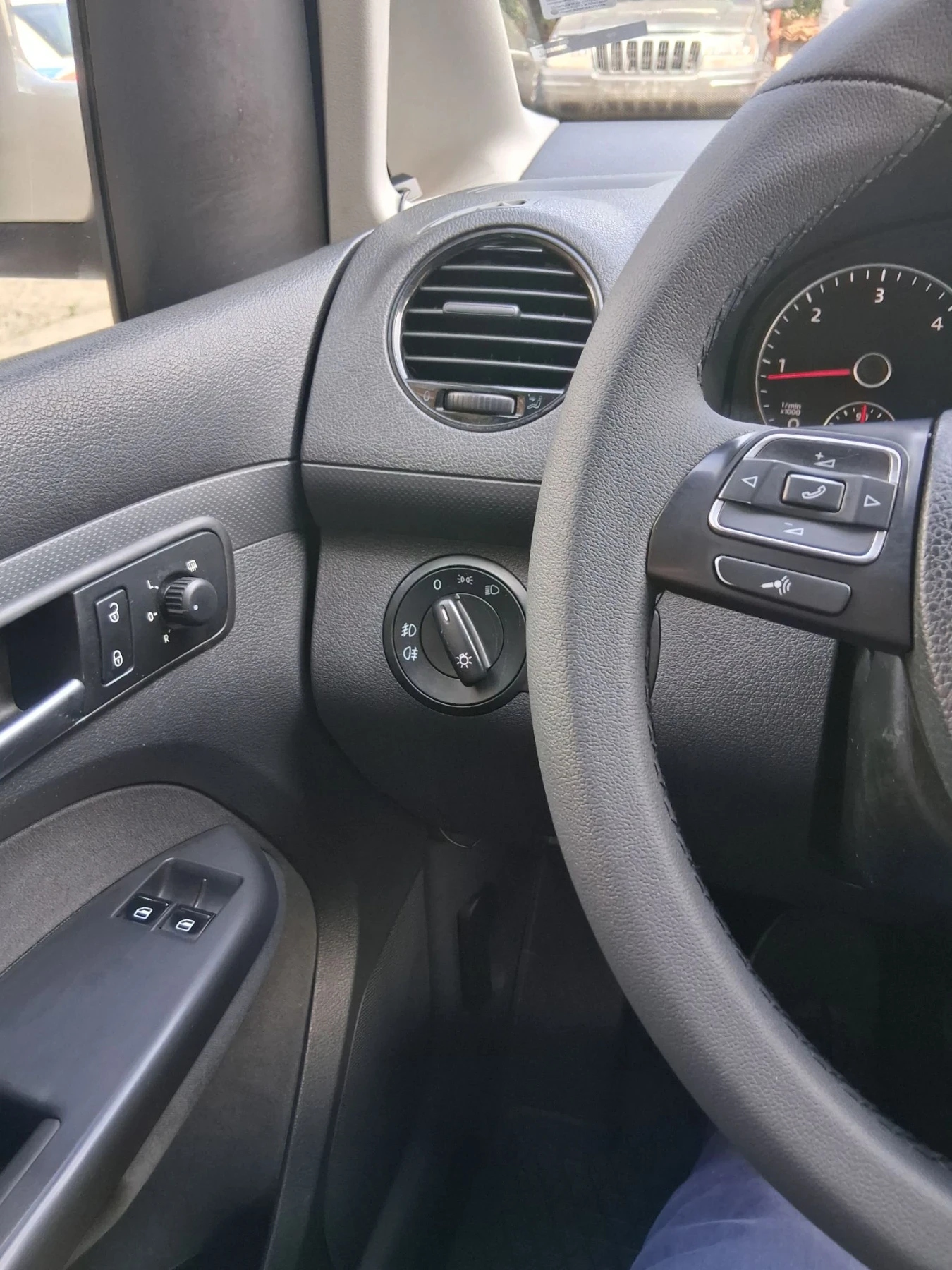 VW Caddy 2.0 TDI 140 кс. 5 места , снимка 12 - Автомобили и джипове - 55944633