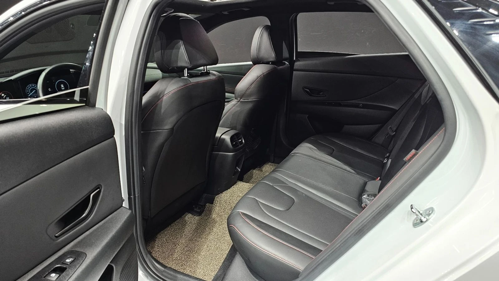 Hyundai Elantra, снимка 7 - Автомобили и джипове - 56711874