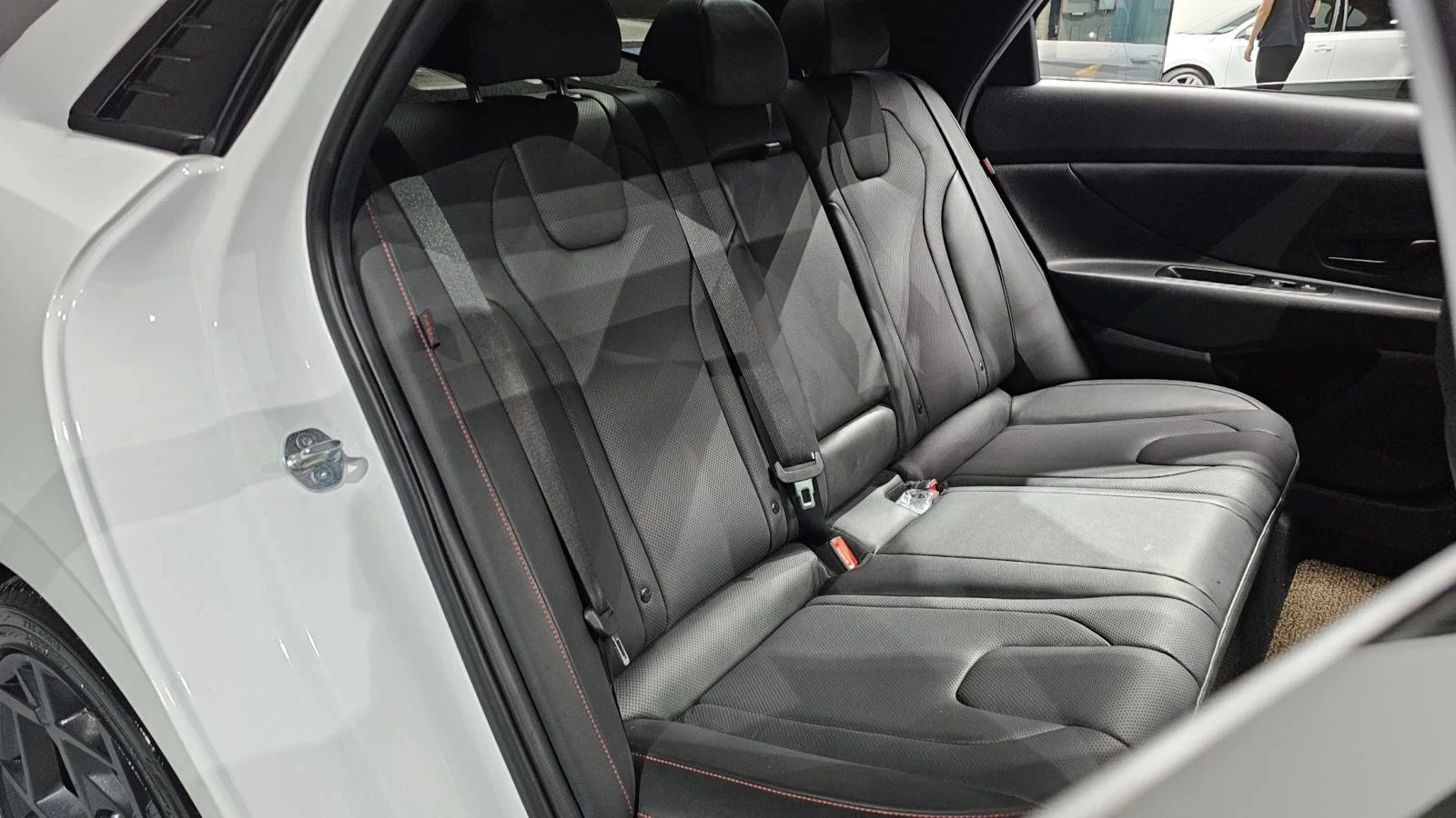 Hyundai Elantra, снимка 8 - Автомобили и джипове - 56711874