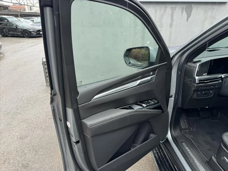 Cadillac Escalade V 6.2 Supercharged V8, снимка 8 - Автомобили и джипове - 53254285