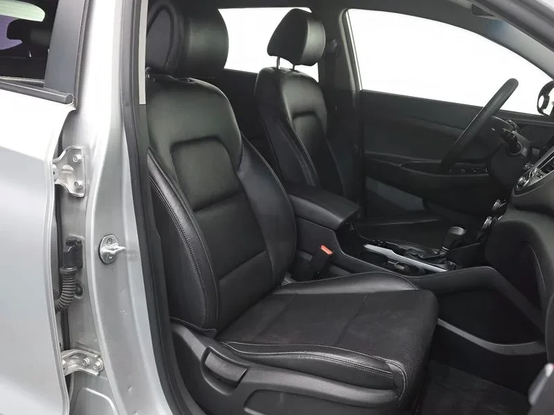 Hyundai Tucson Diesel 2.0 4Wd Style, снимка 11 - Автомобили и джипове - 56304379