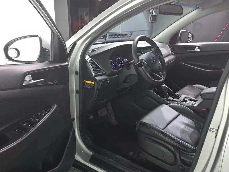 Hyundai Tucson Diesel 2.0 4Wd Style, снимка 10 - Автомобили и джипове - 56304379