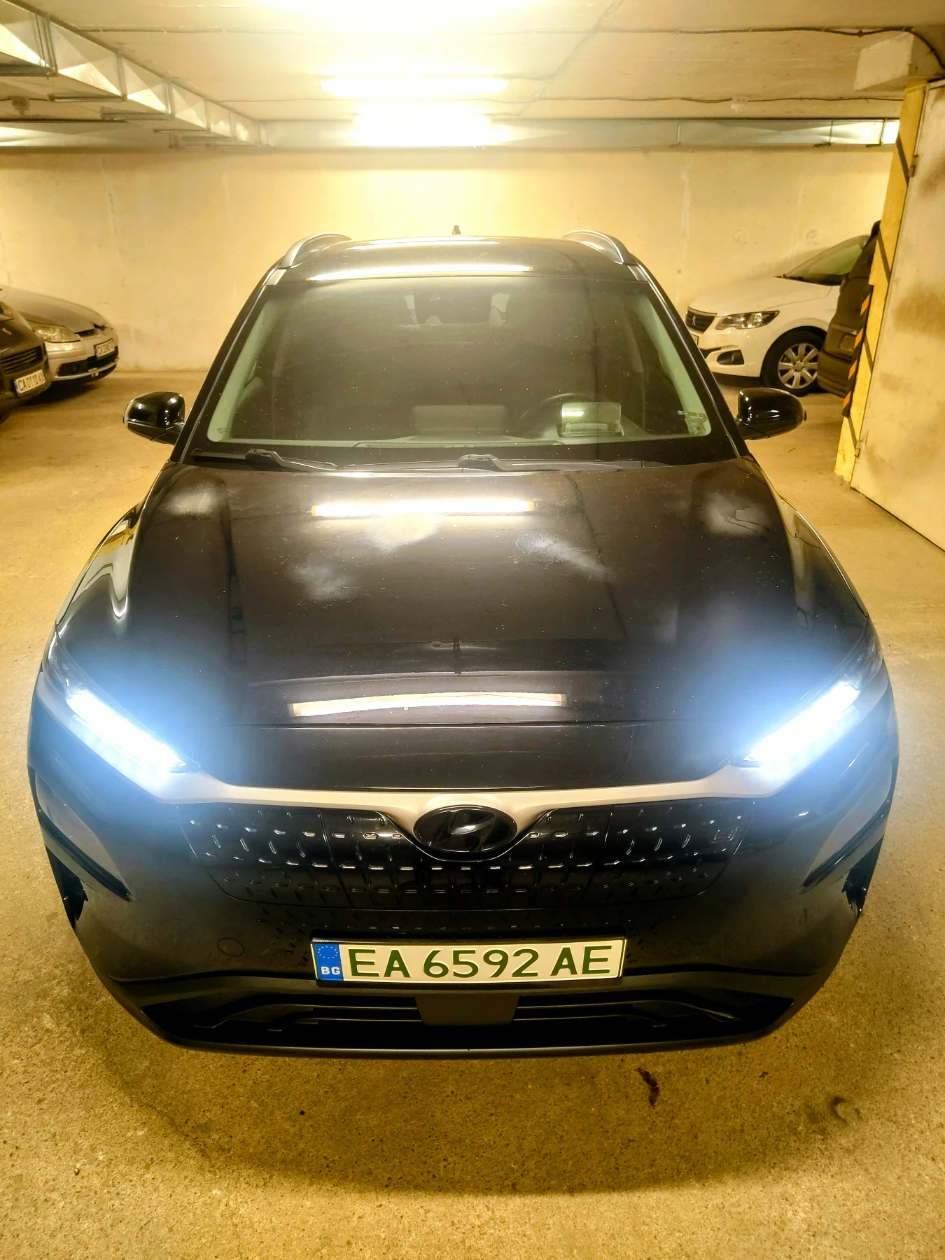 Hyundai Kona 64KWh/Blue link/3 ФАЗНА/SOH100%/Термопомпа/HEADUP, снимка 1