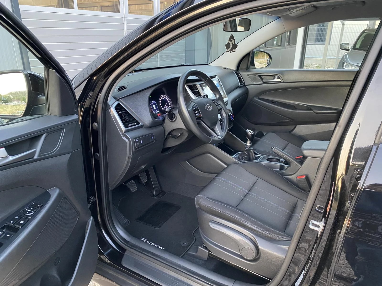 Hyundai Tucson 1.7crdi 118.х.км. НАВИГАЦИЯ ТОП СЪСТОЯНИЕ - изображение 9