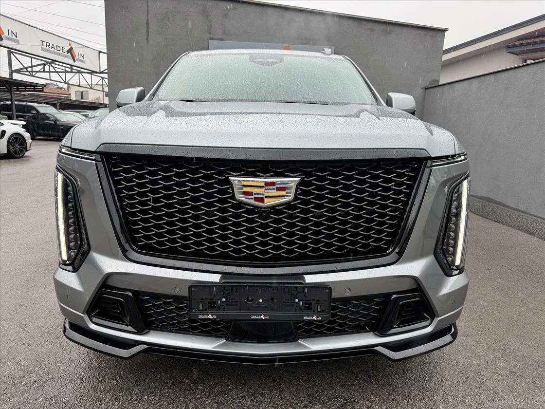 Cadillac Escalade V 6.2 Supercharged V8 - изображение 2