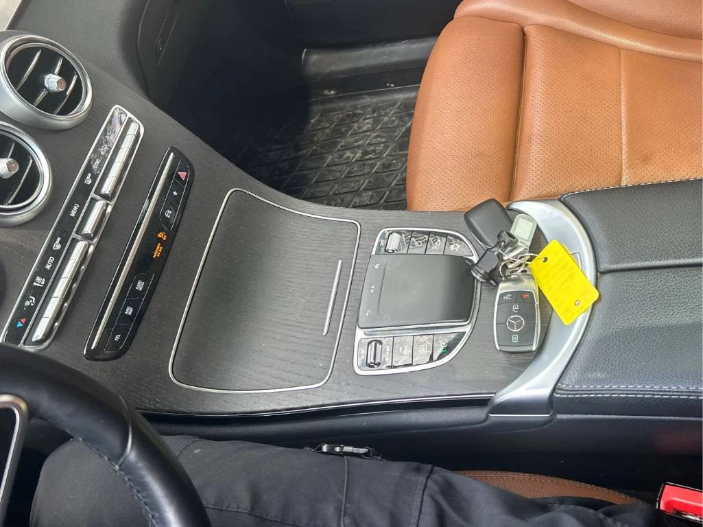 Mercedes-Benz GLC 300 DISTRONIC * 360  * ДВА КЛЮЧА* CARFAX* , снимка 11 - Автомобили и джипове - 54942471