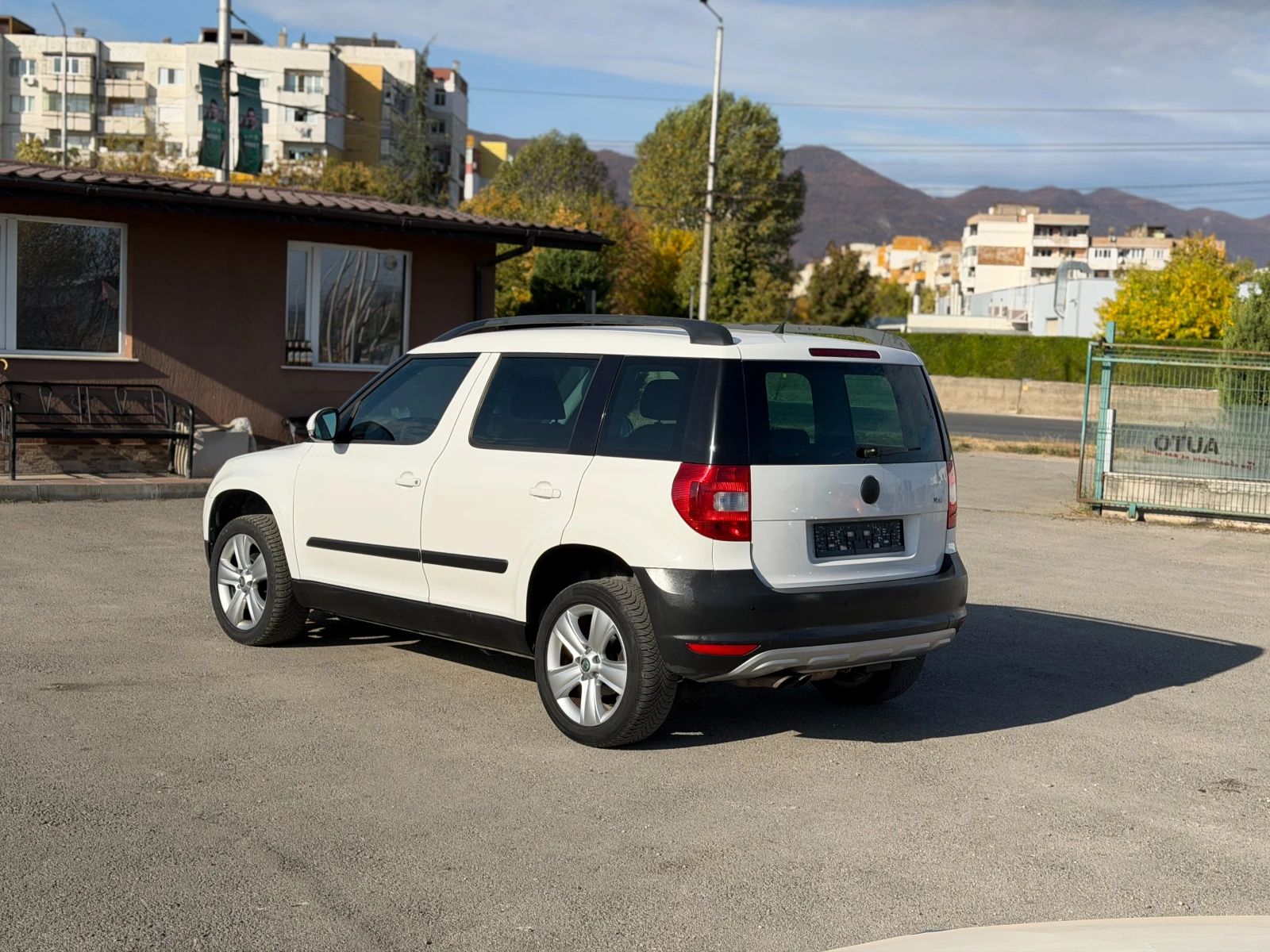 Skoda Yeti 1.2TSi, снимка 4 - Автомобили и джипове - 56438104