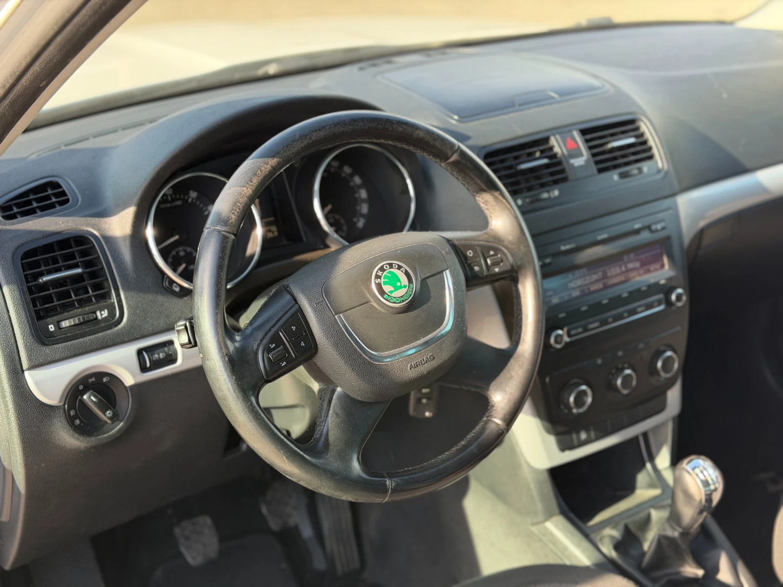 Skoda Yeti 1.2TSi, снимка 15 - Автомобили и джипове - 56438104