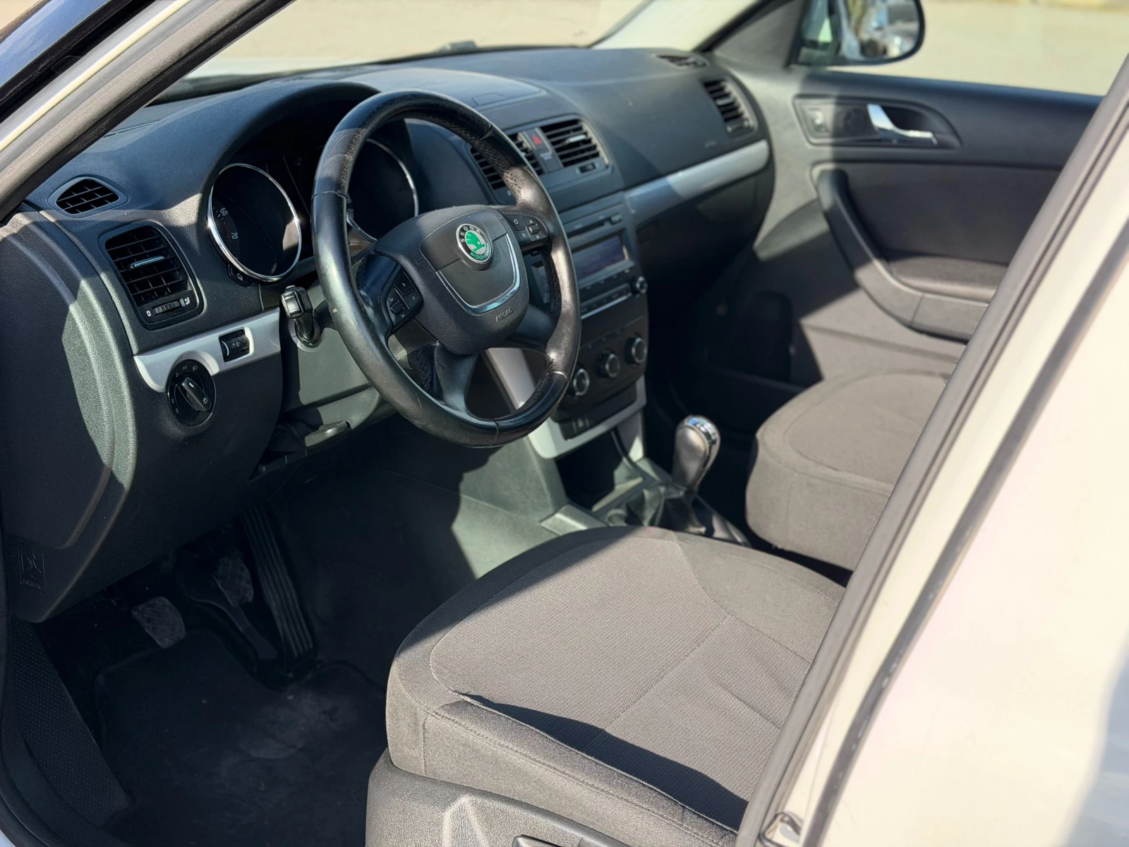 Skoda Yeti 1.2TSi, снимка 14 - Автомобили и джипове - 56438104