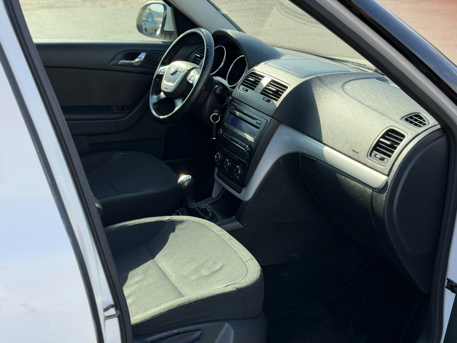 Skoda Yeti 1.2TSi, снимка 13 - Автомобили и джипове - 56438104