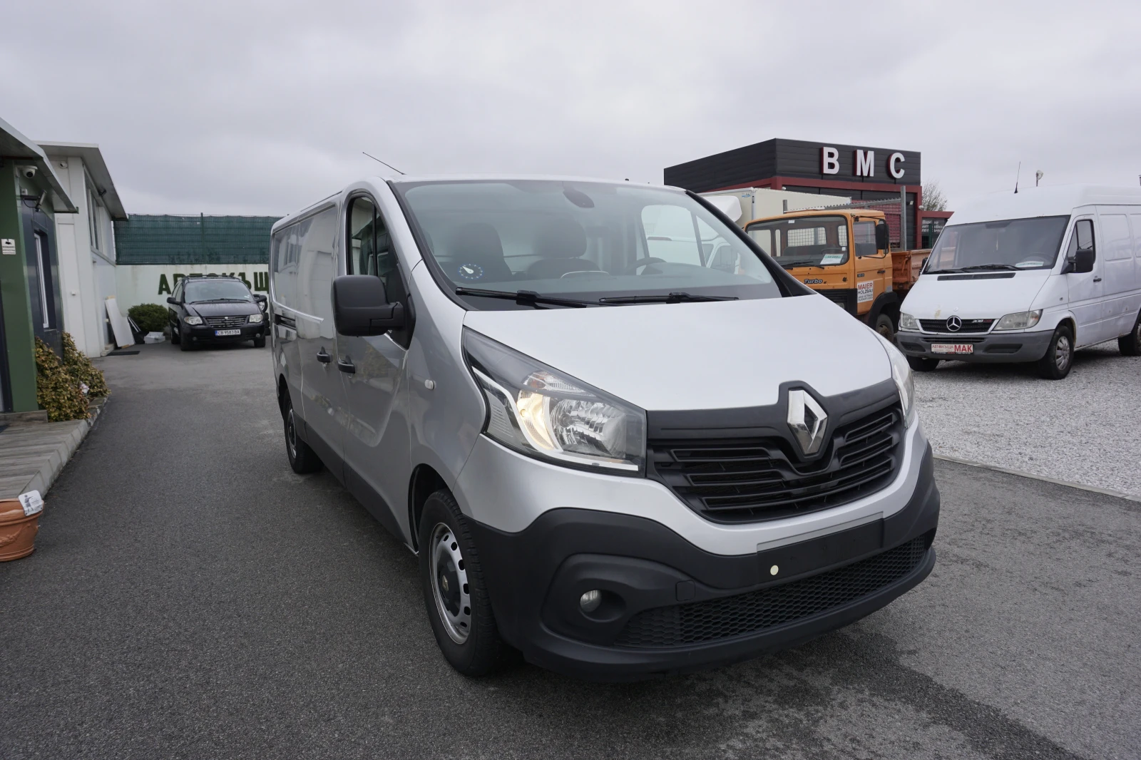 Renault Trafic ДЪЛГА БАЗА L2/Две странични врати - изображение 2