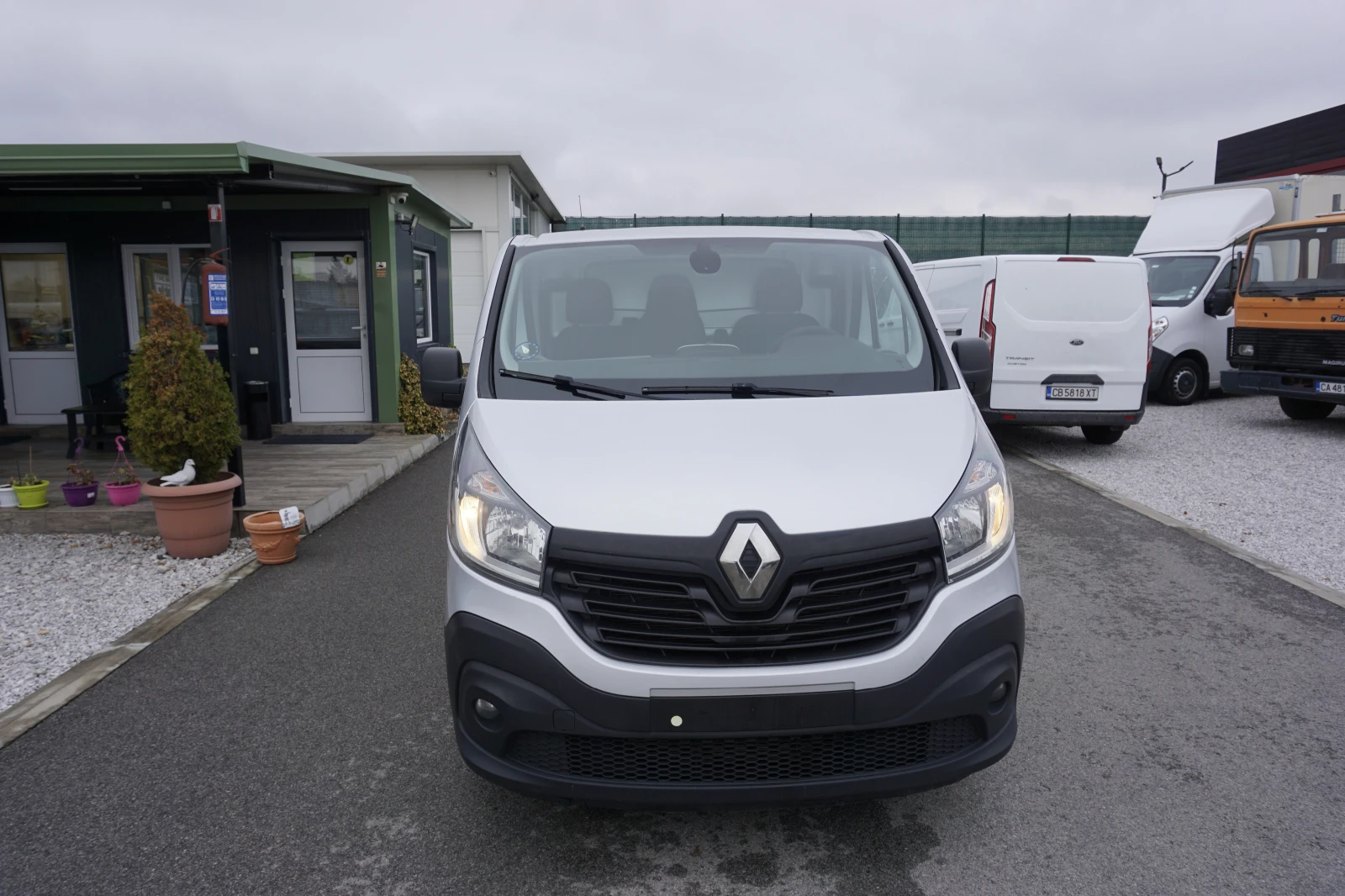 Renault Trafic ДЪЛГА БАЗА L2/Две странични врати - изображение 4