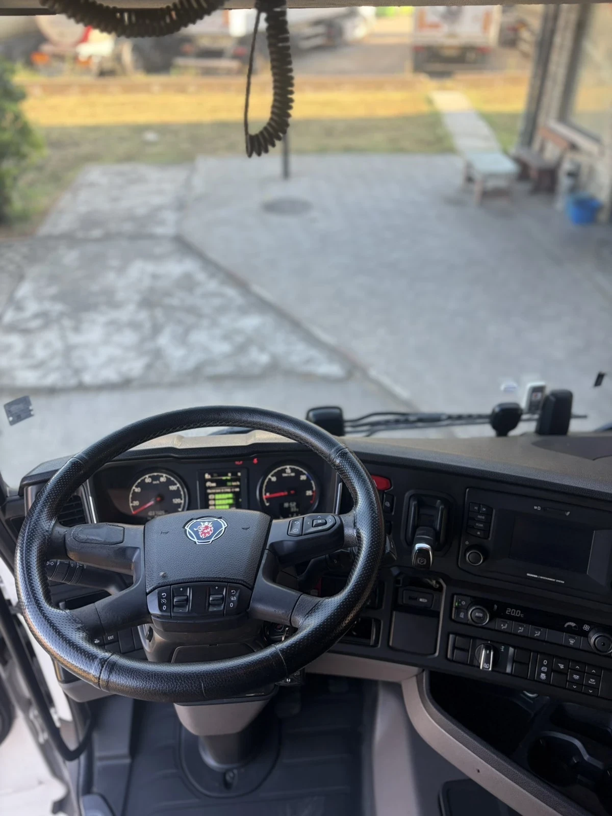 Scania R 410 Обслужен. Перфектен, снимка 9 - Камиони - 55503927
