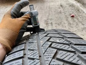 Гуми Зимни 235/50R17, снимка 4