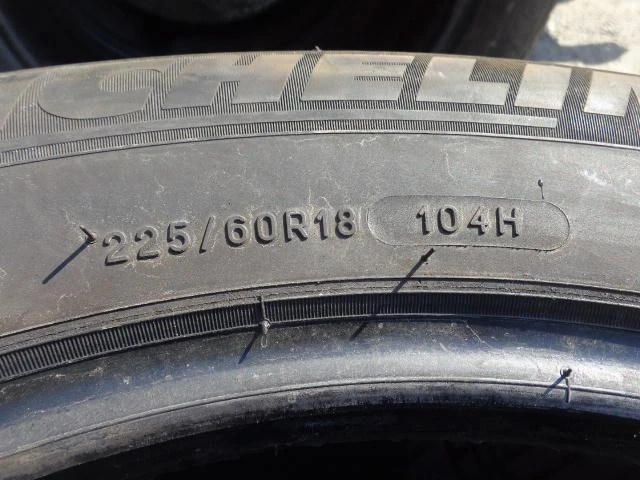 Гуми Зимни 225/60R18, снимка 4 - Гуми и джанти - 21430534