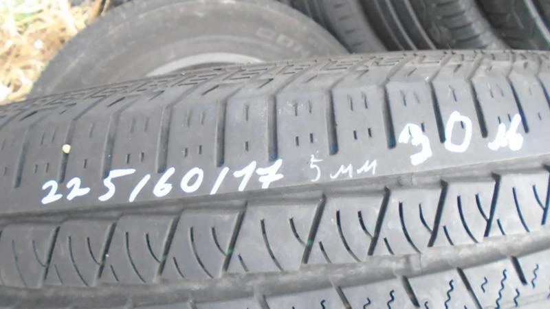 Гуми Зимни 225/60R17, снимка 1 - Гуми и джанти - 22360242