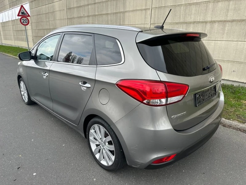 Kia Carens 1,7CRDI, снимка 13 - Автомобили и джипове - 27509209